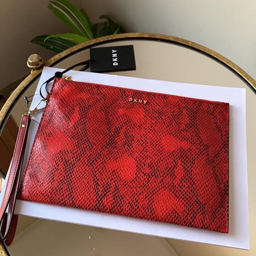 Pouch Dkny - أصغر من A4