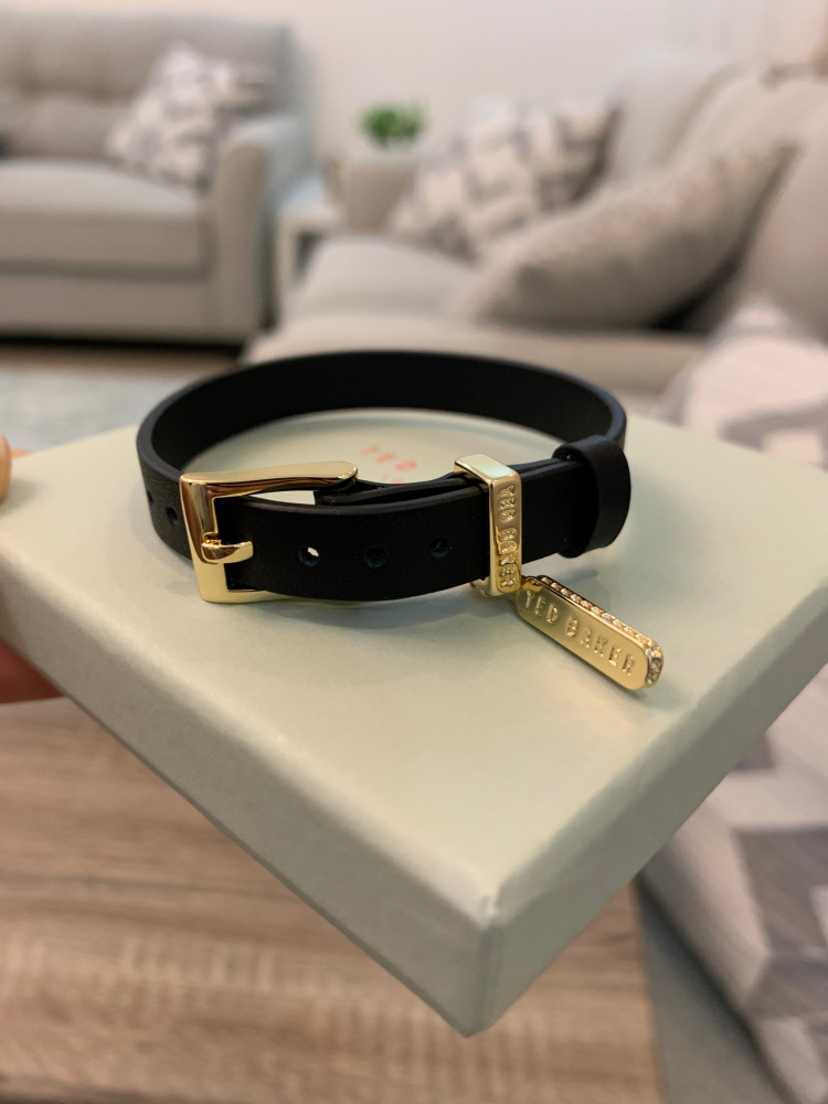 Ted Baker اسوارة