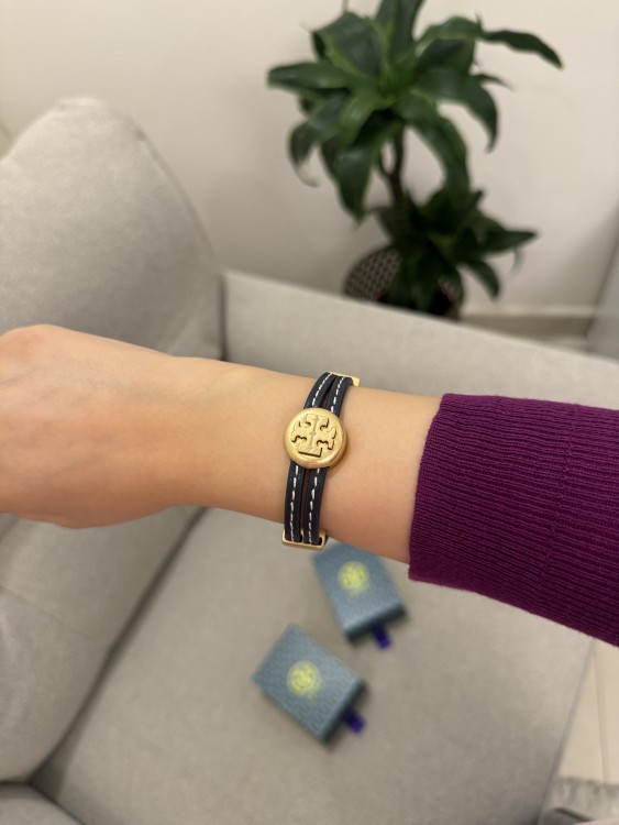 Tory Burch كحلي