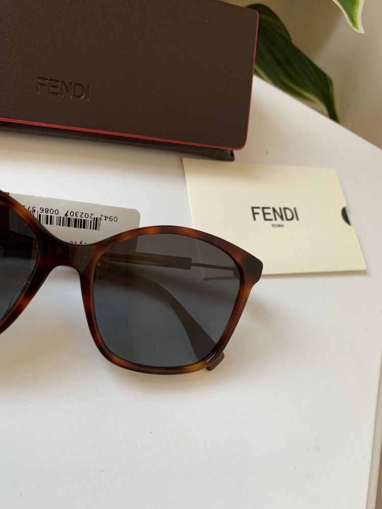 Fendi Sunglasses- مع البوكس فقط