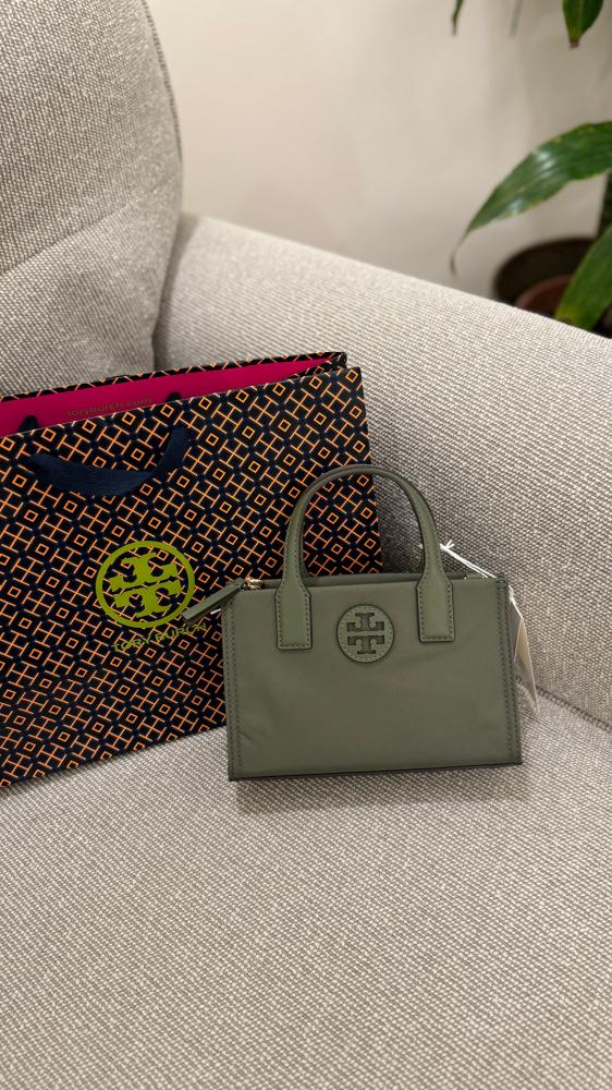 Tory Burch  زيتي