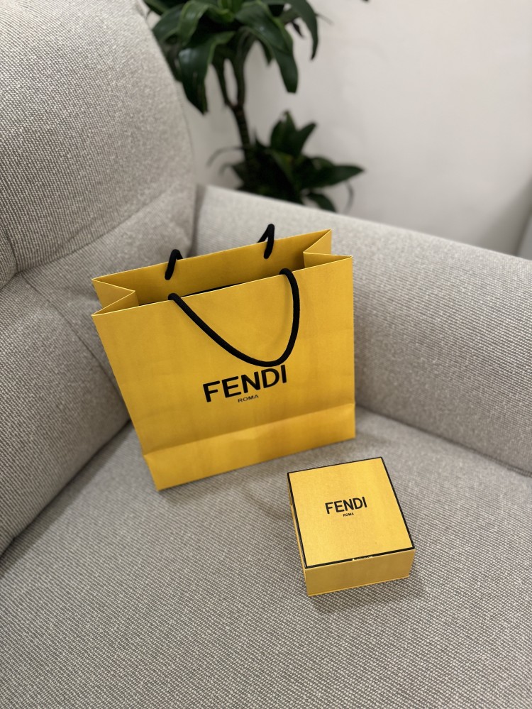 Fendi اسواره