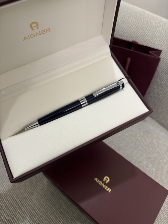 Aigner قلم