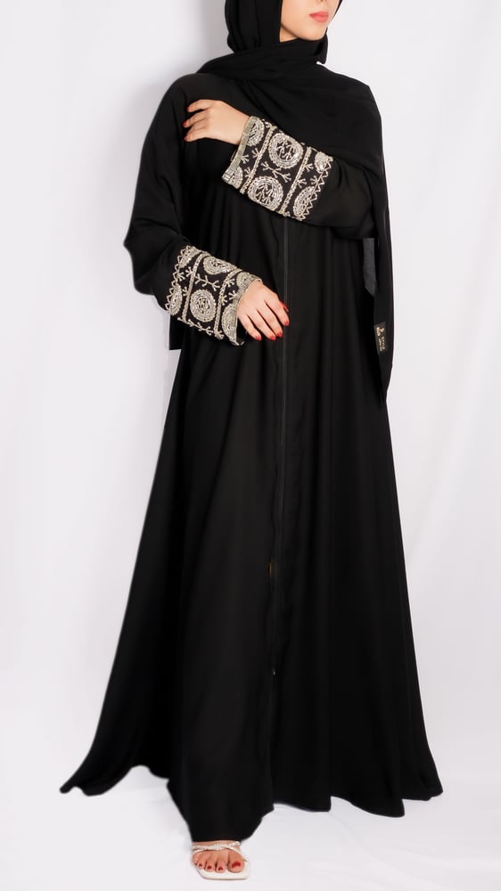عبايات كلوش سوداء