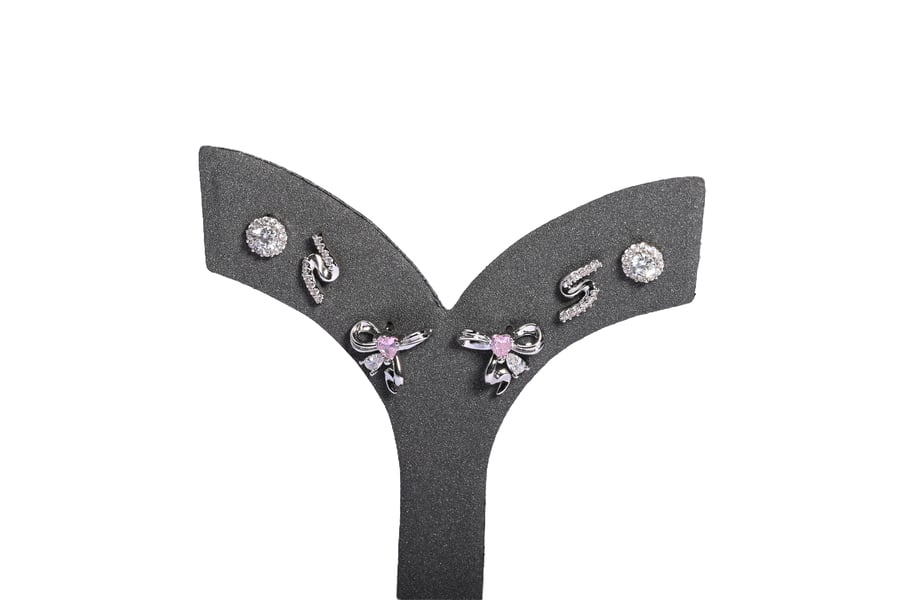 A ring set with pink zircon