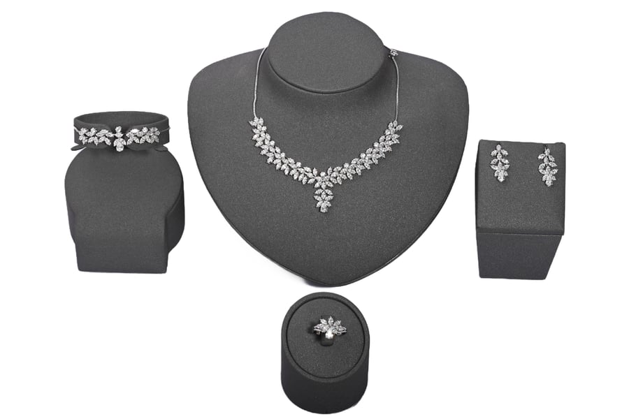 Zircon set with zipper