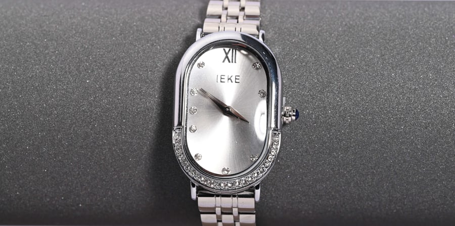 Silver watch embedded with zircon and white enamel