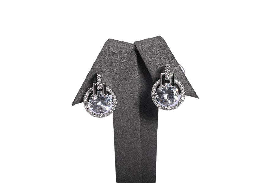 Smooth ring with zircon