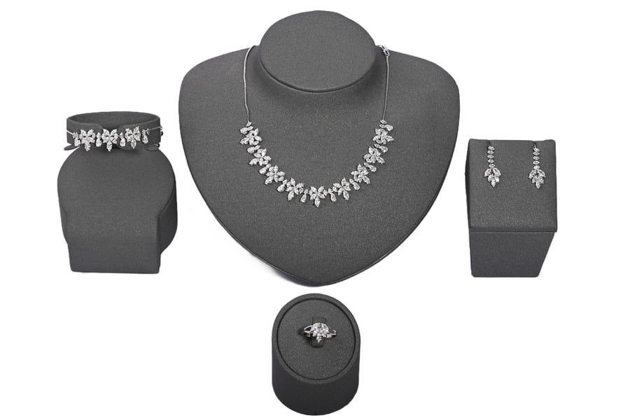 Zircon set with zipper