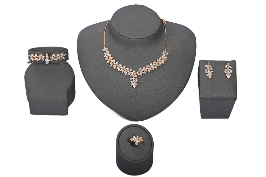 Zircon set with zipper