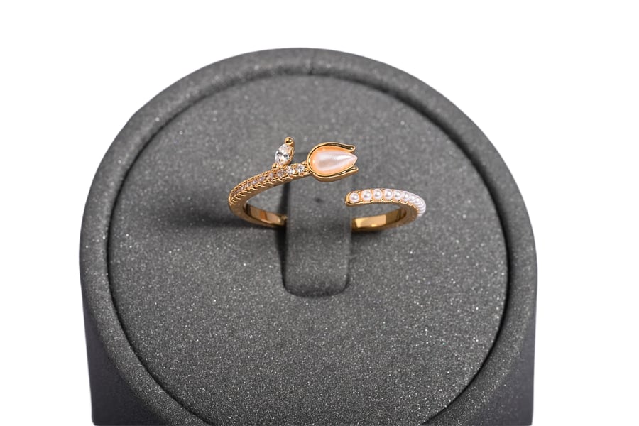 Soft zircon ring