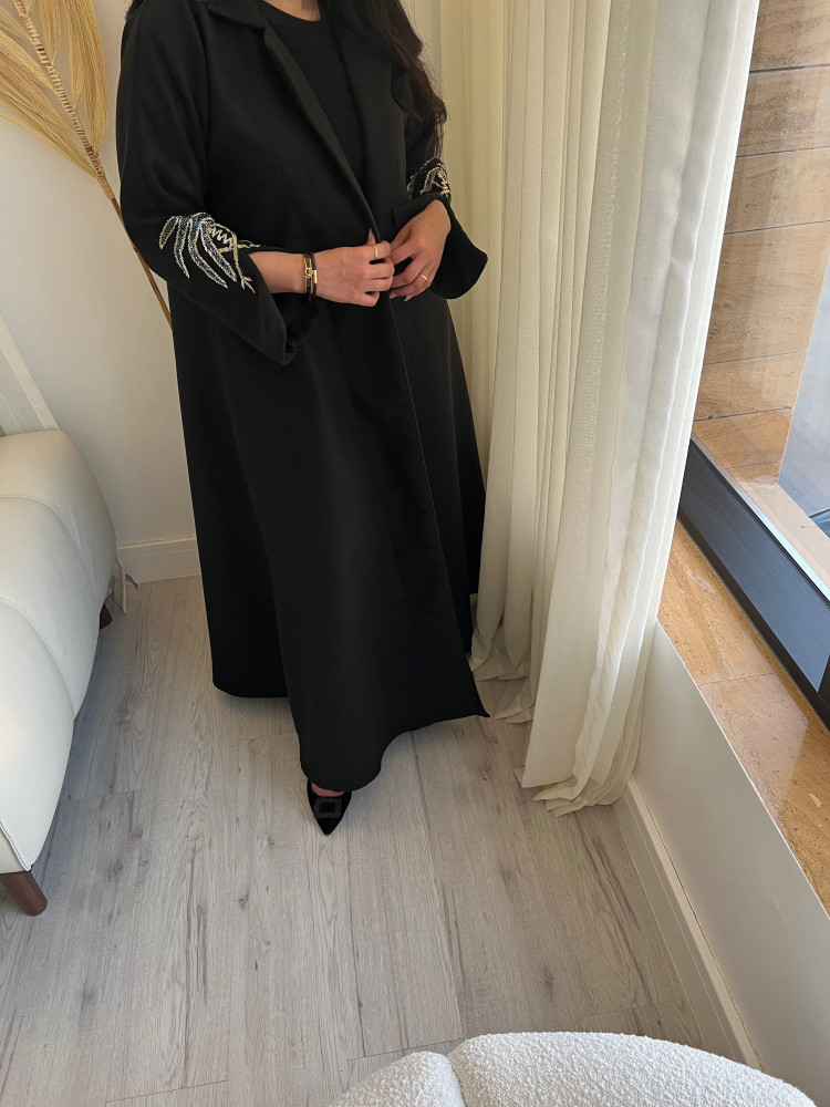 عبايه جوخ نص كلوش تطريز يدوي على الاكمام سيفين ونخله