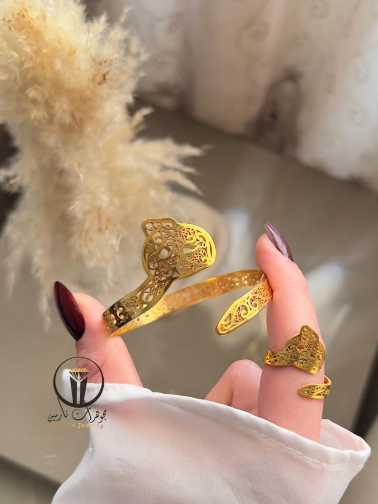 اسواره بالاسم مع نقش مميز