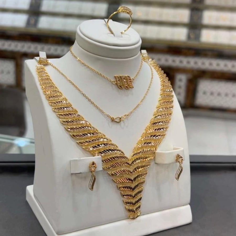 طقم طوق فخم عيار 21