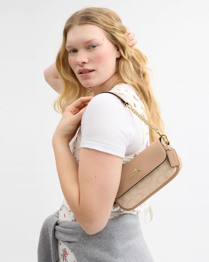 Hailey Coach