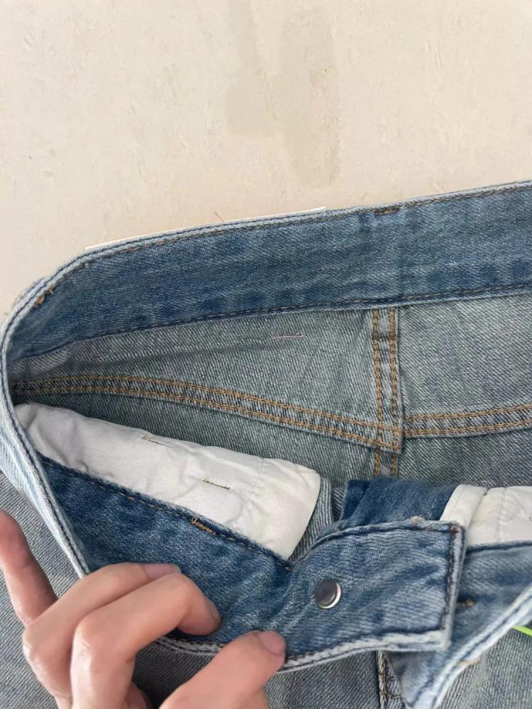 جينز نسائي واسع