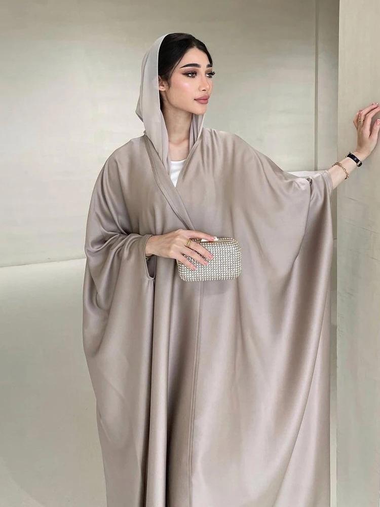 عباءة نسائية عربية