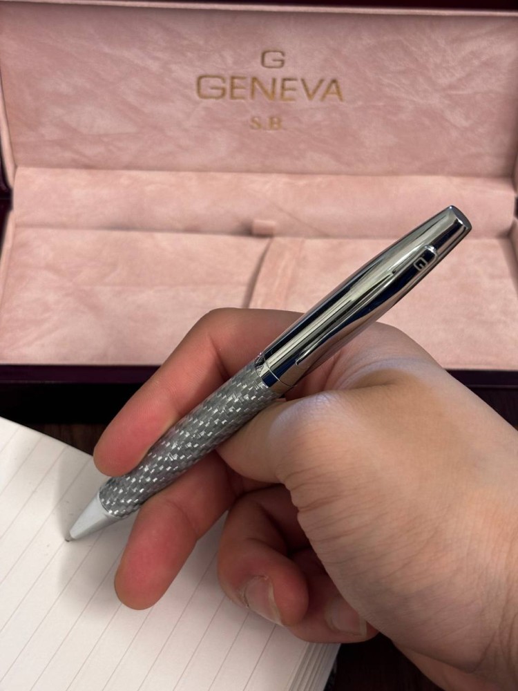 17-جينيفا   Geneva / فضي أنيق منقوش