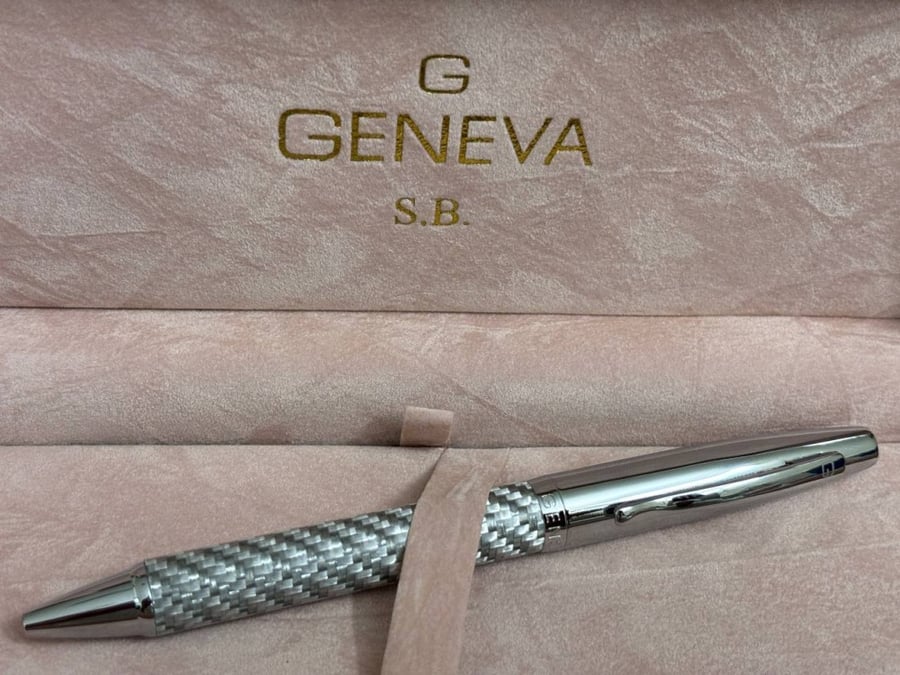 17-جينيفا   Geneva / فضي أنيق منقوش