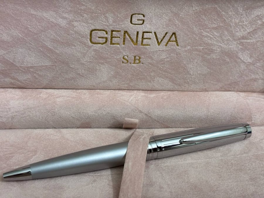 18-جينيفا   Geneva / فضي أنيق كروم