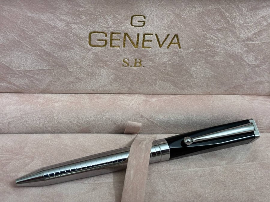 10-جينيفا   Geneva / فضي أسود