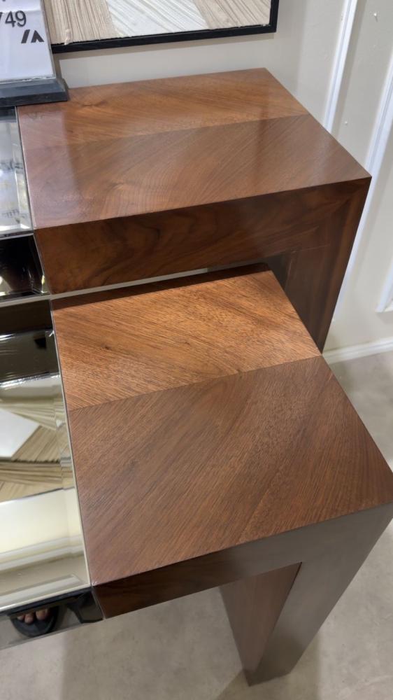 Entrance reception set with walnut shell