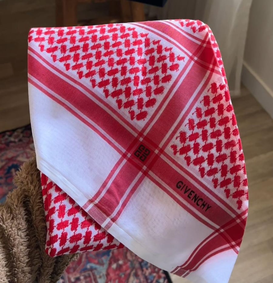 بوكس جيفنشي المتكامل