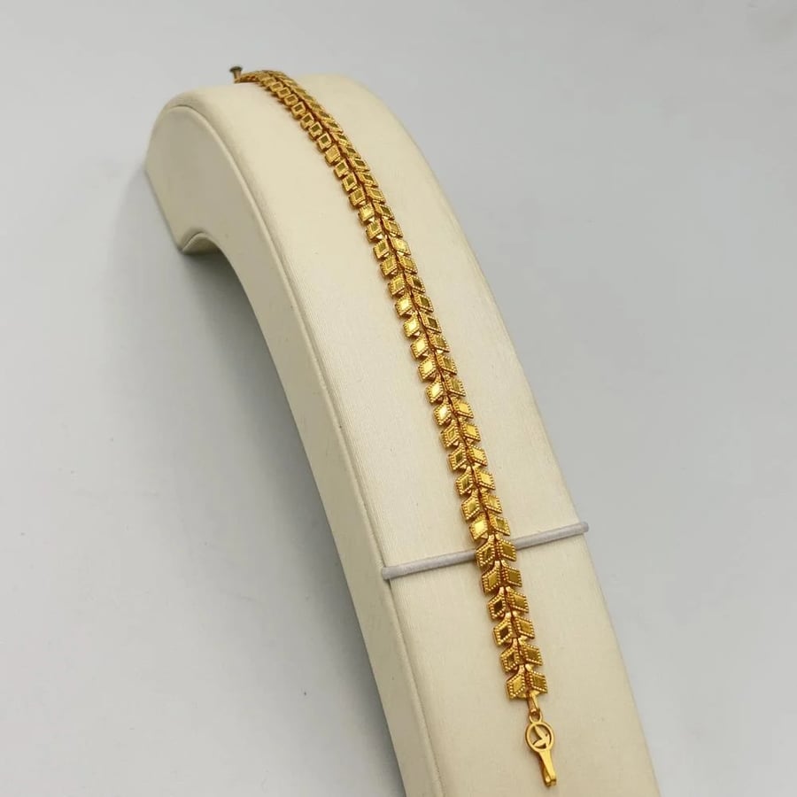 اسوارة ذهب عيار 21 وزن 3.80 جرام