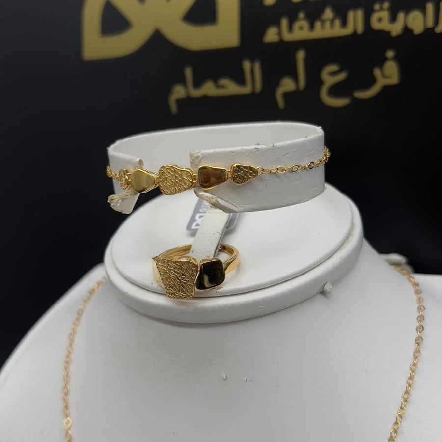 ارقي طقم ذهب عيار 21 بتصميم تيفاني مع روكس وزن 17.5 جرام