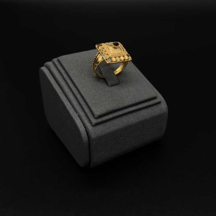 Gold ring 21 karat weight 3.25 grams