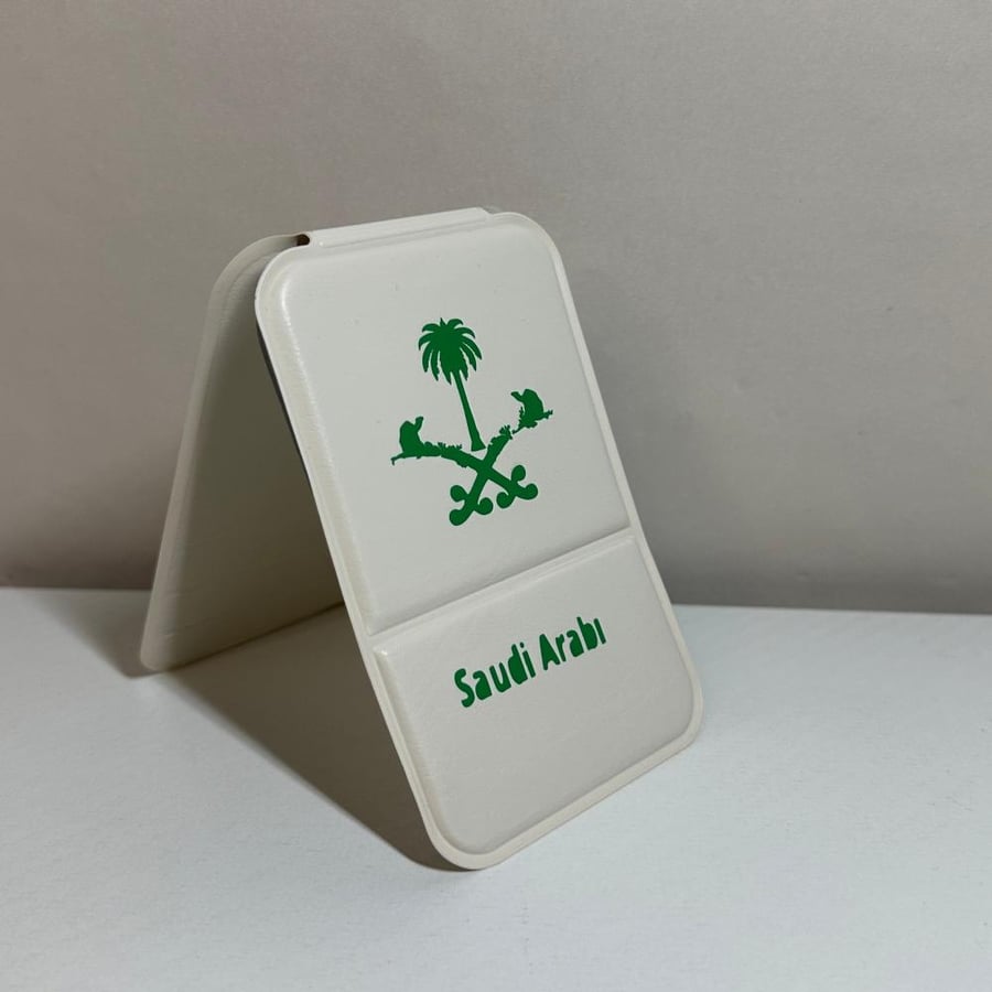 مرايا سيفين ومخلة