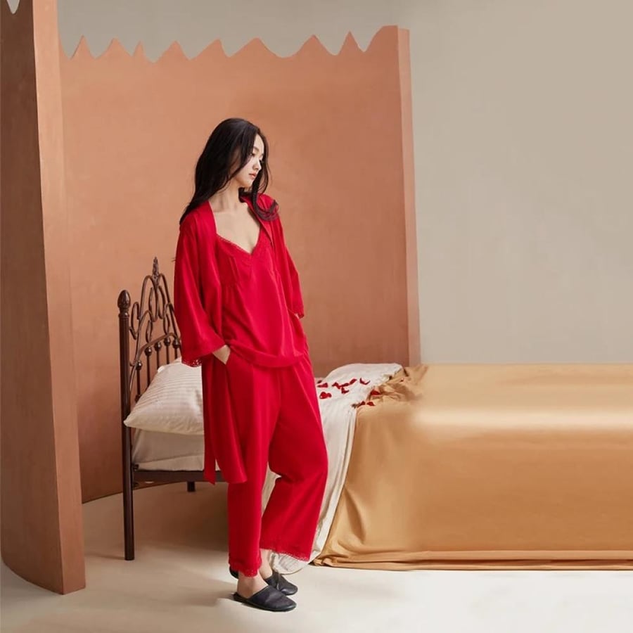 Cotton pajamas of three pieces soft and comfortable with a practical design suitable for sleeping and daily use provide comfort all day long