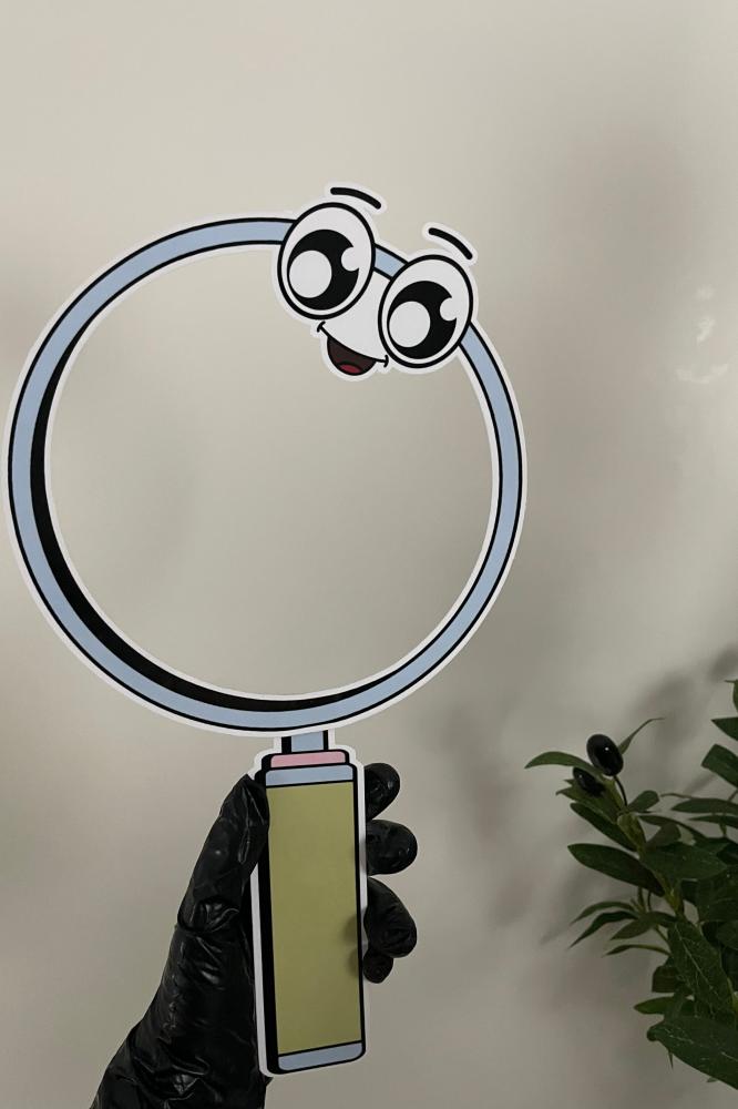 Paper magnifying lens shape