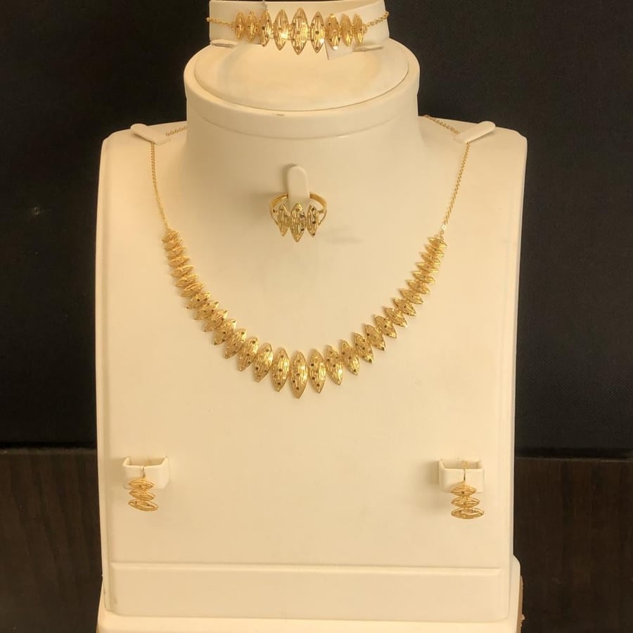 طقم ذهب عيار 21
