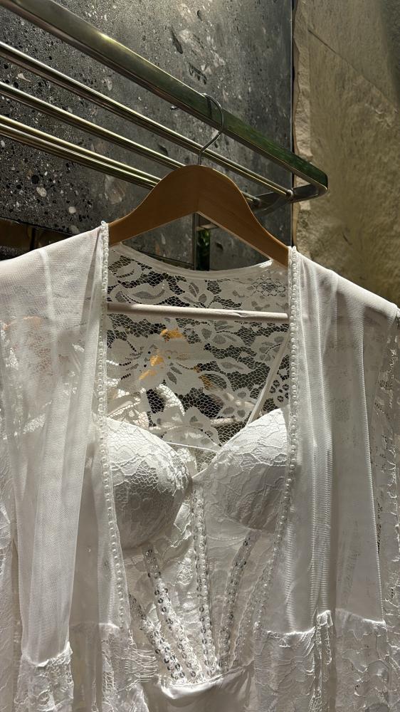 Lace robe