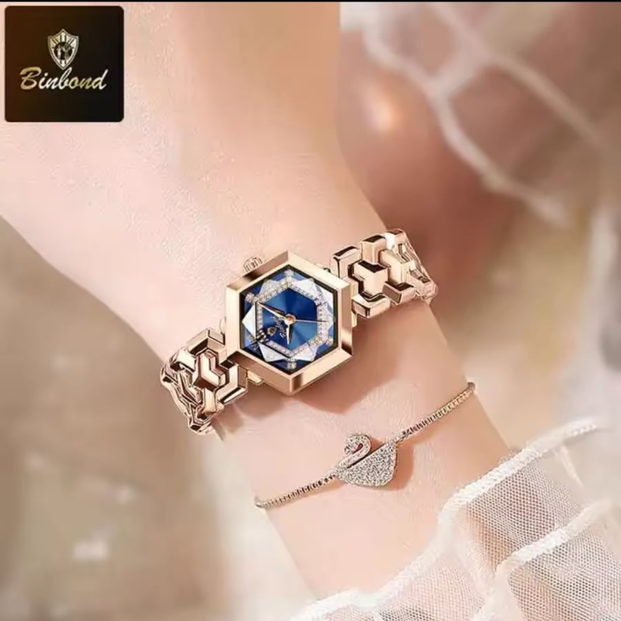 ساعة نسائية أصلية بتصميم مرآة معينية أنيق
