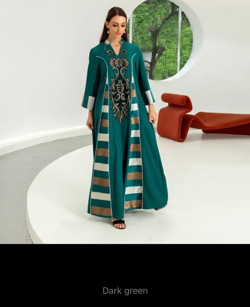 Printed kaftan with embroidery, pocket, V-shaped collar