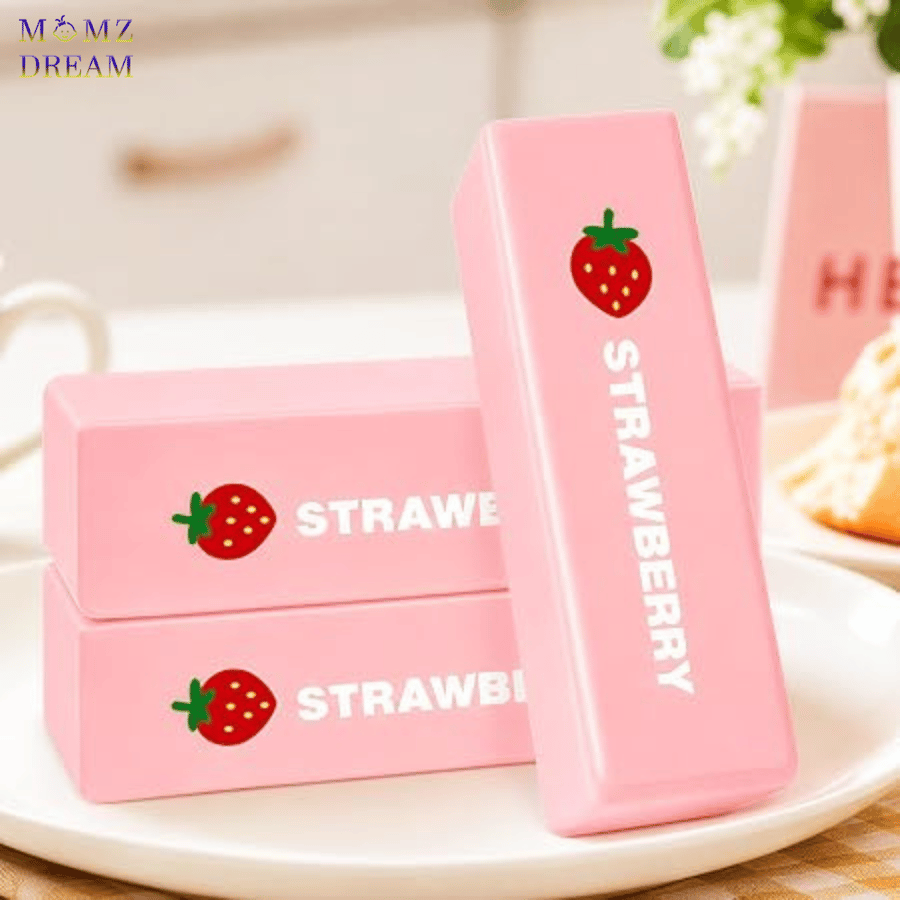سكوشي الفراولة الزهري – متعة ناعمة بطابع لطيف ، Pink Strawberry Squishy – Soft Fun with a Cute Touch