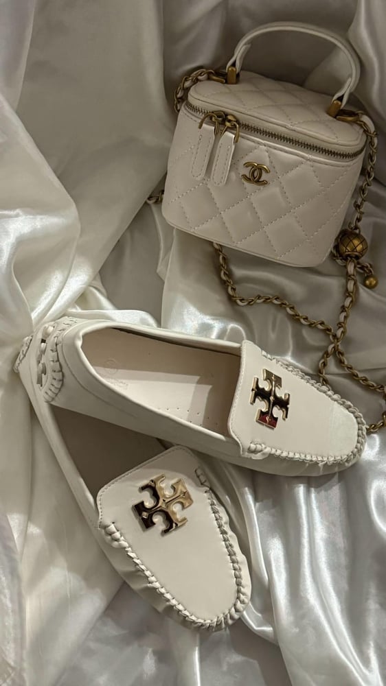 طقم ماركه ابيض