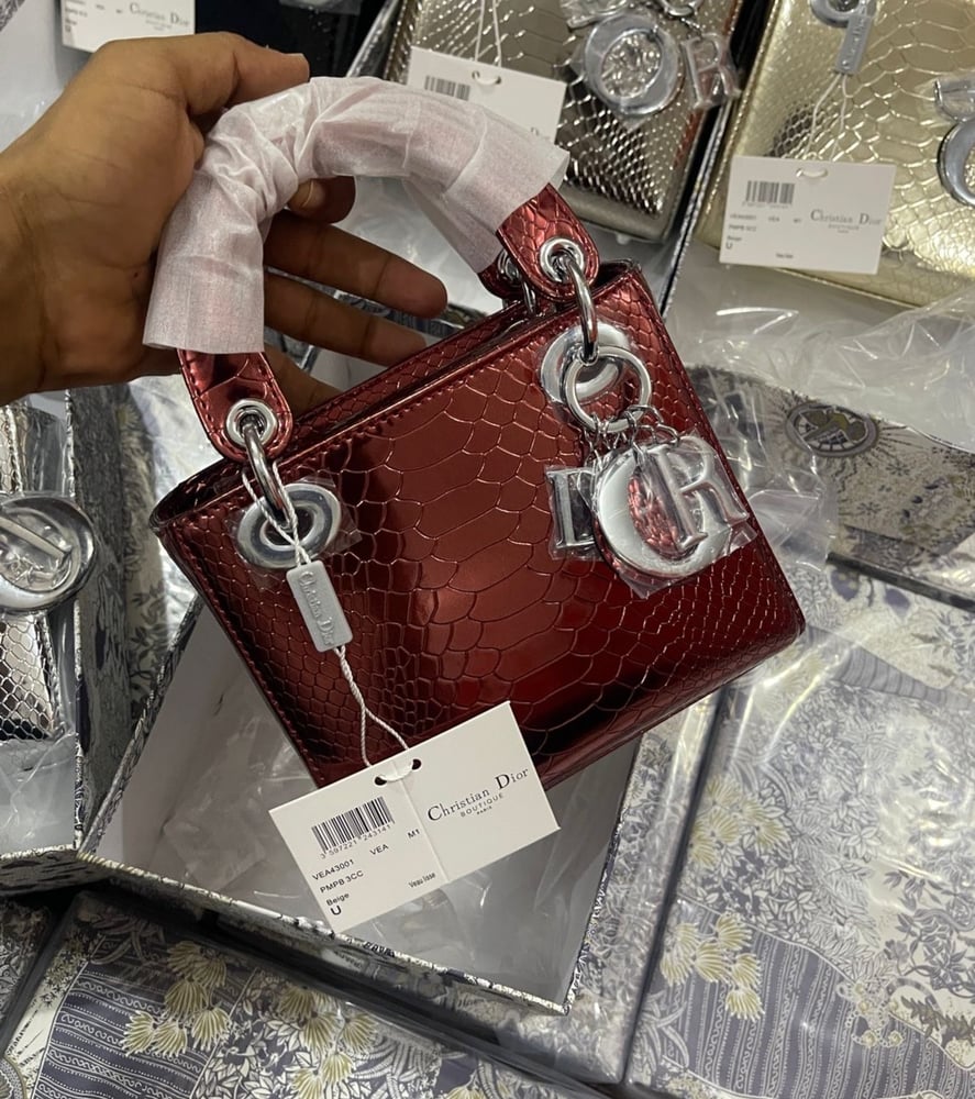 شنطه ماركه ديور لمعه