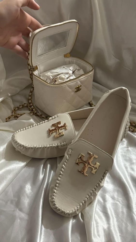 طقم ماركه ابيض