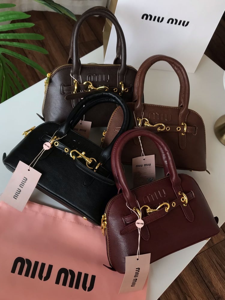 شنطه ماركه ميو ميو