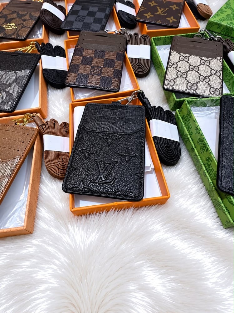 هولدرات - حامل بطاقات ماركات متعدده