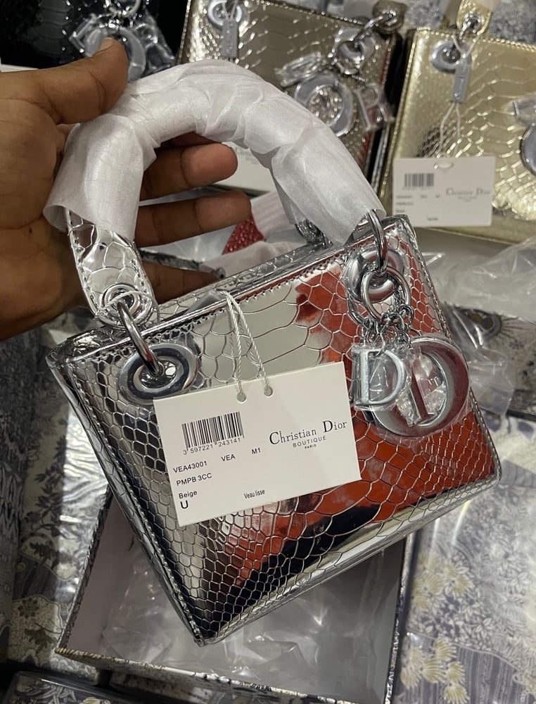 شنطه ماركه ديور لمعه