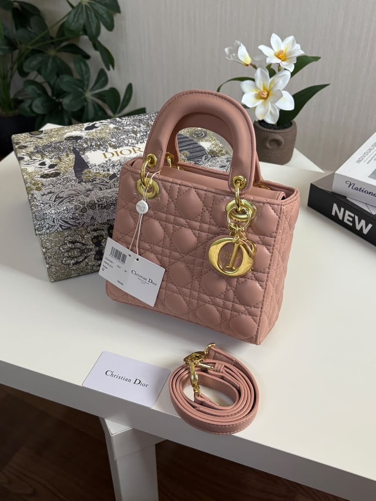 شنطه ماركة ديور