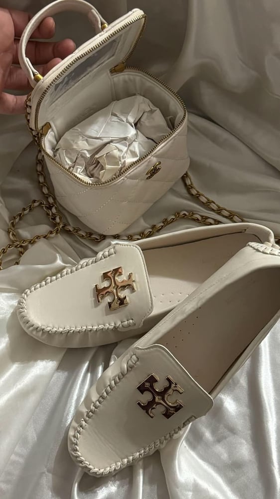 طقم ماركه ابيض