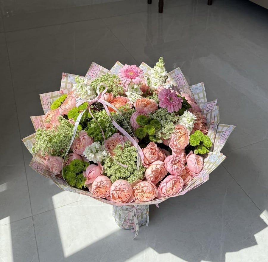 باقة ورد بلش قاردن-blush garden flower boquet