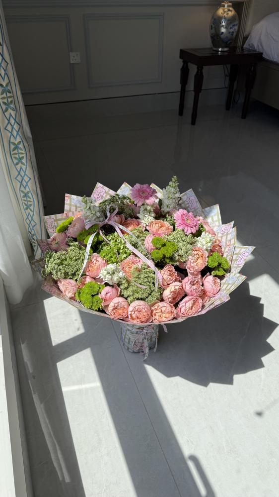 باقة ورد بلش قاردن-blush garden flower boquet