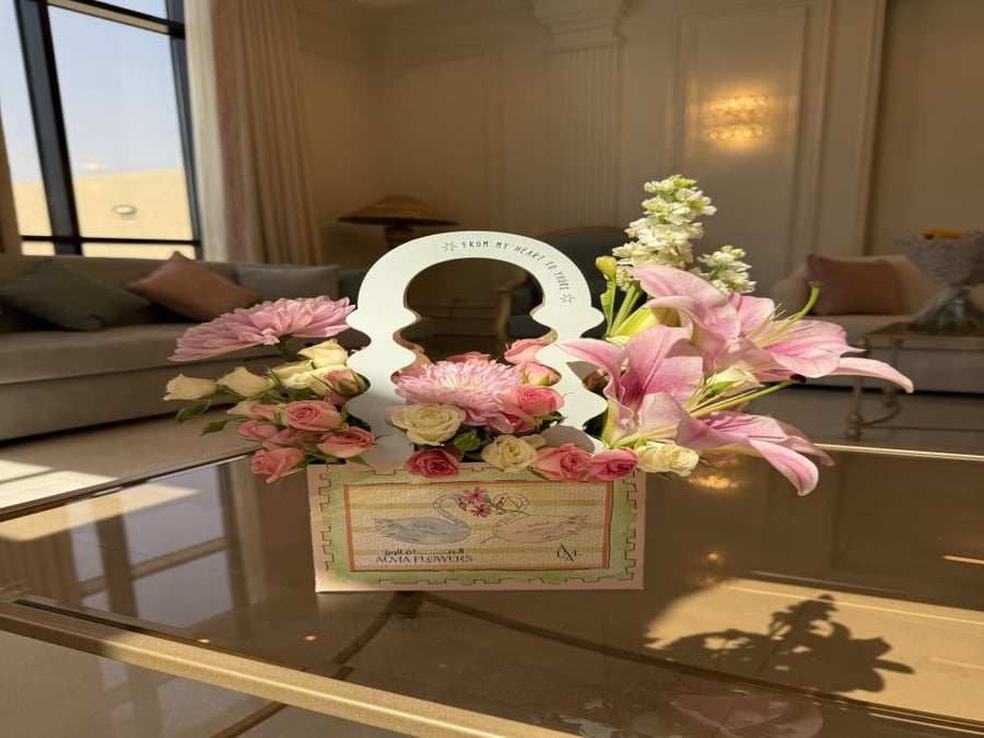 بوكس ورد لوف بيردز - lovebirds flower box