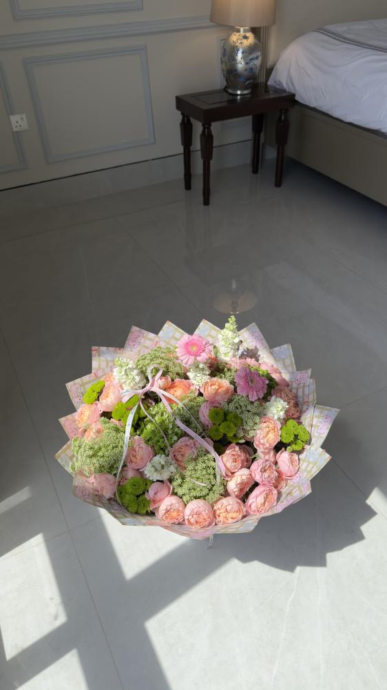 باقة ورد بلش قاردن-blush garden flower boquet